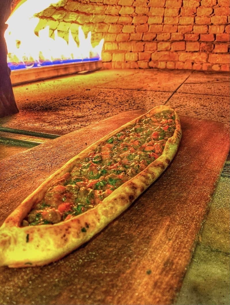 Kıymalı pide at Pide Point, Louisville